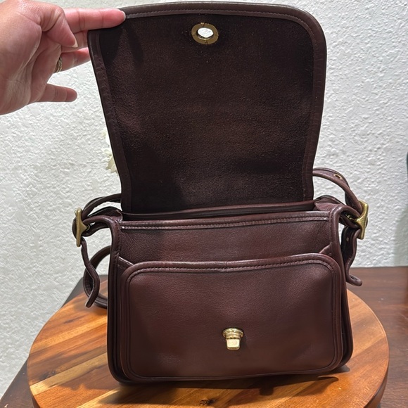 Vintage Coach Legacy Trail Bag in Mahogany Brown - Picture 9 of 14